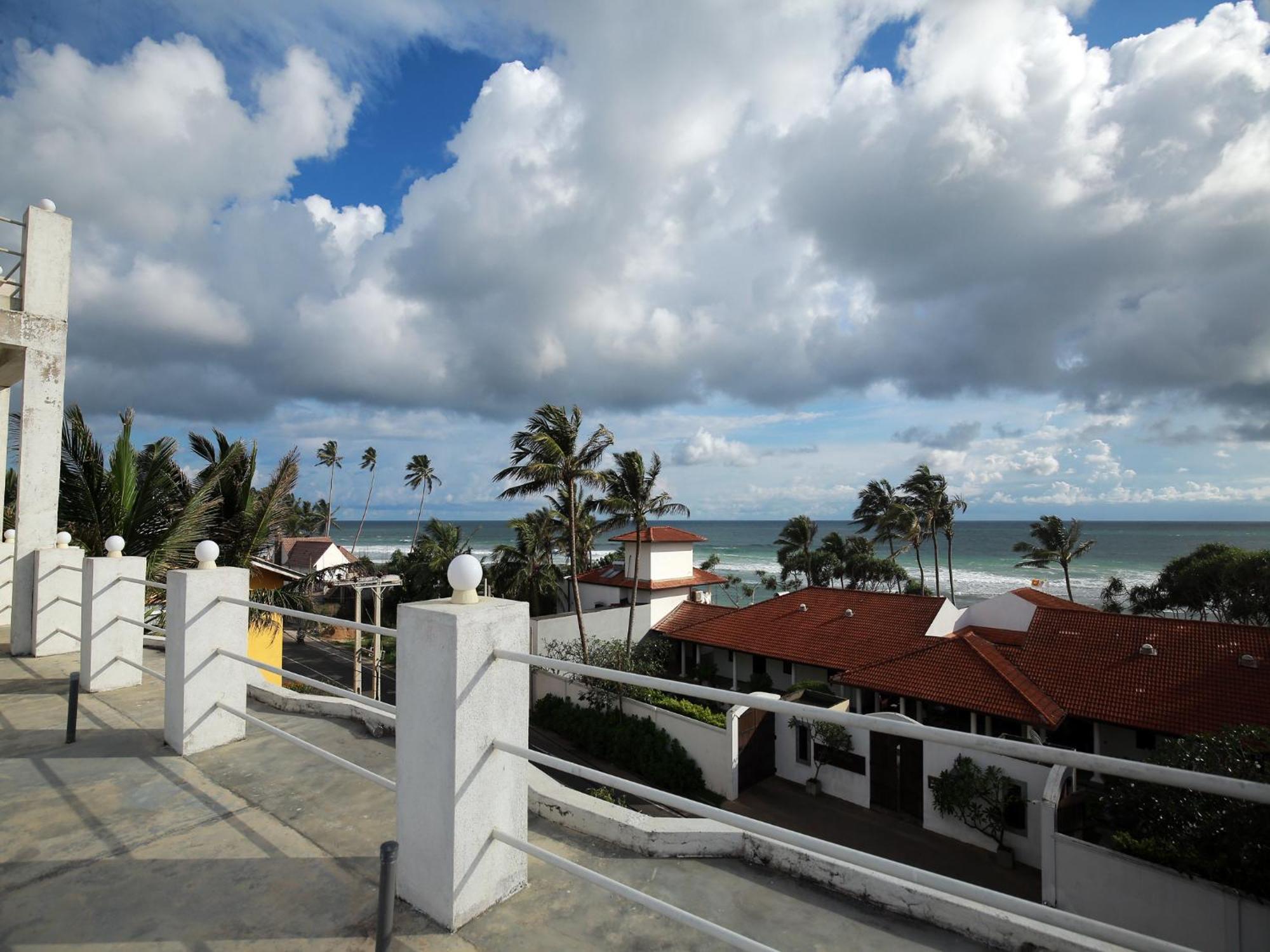 Hotel Crystal Oceanic Ahangama Exterior foto